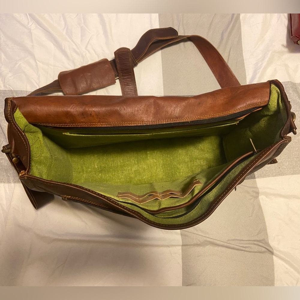 leather messenger bag - Picture 2 of 3